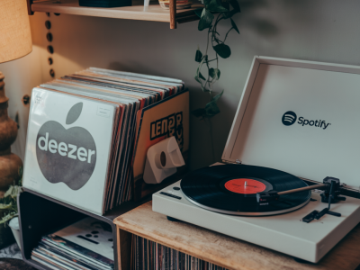Pourquoi certains morceaux courts percent sur spotify mais restent invisibles sur deezer et comment y remédier